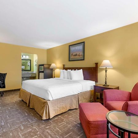 Best Western Executive Inn Hallettsville Exterior photo