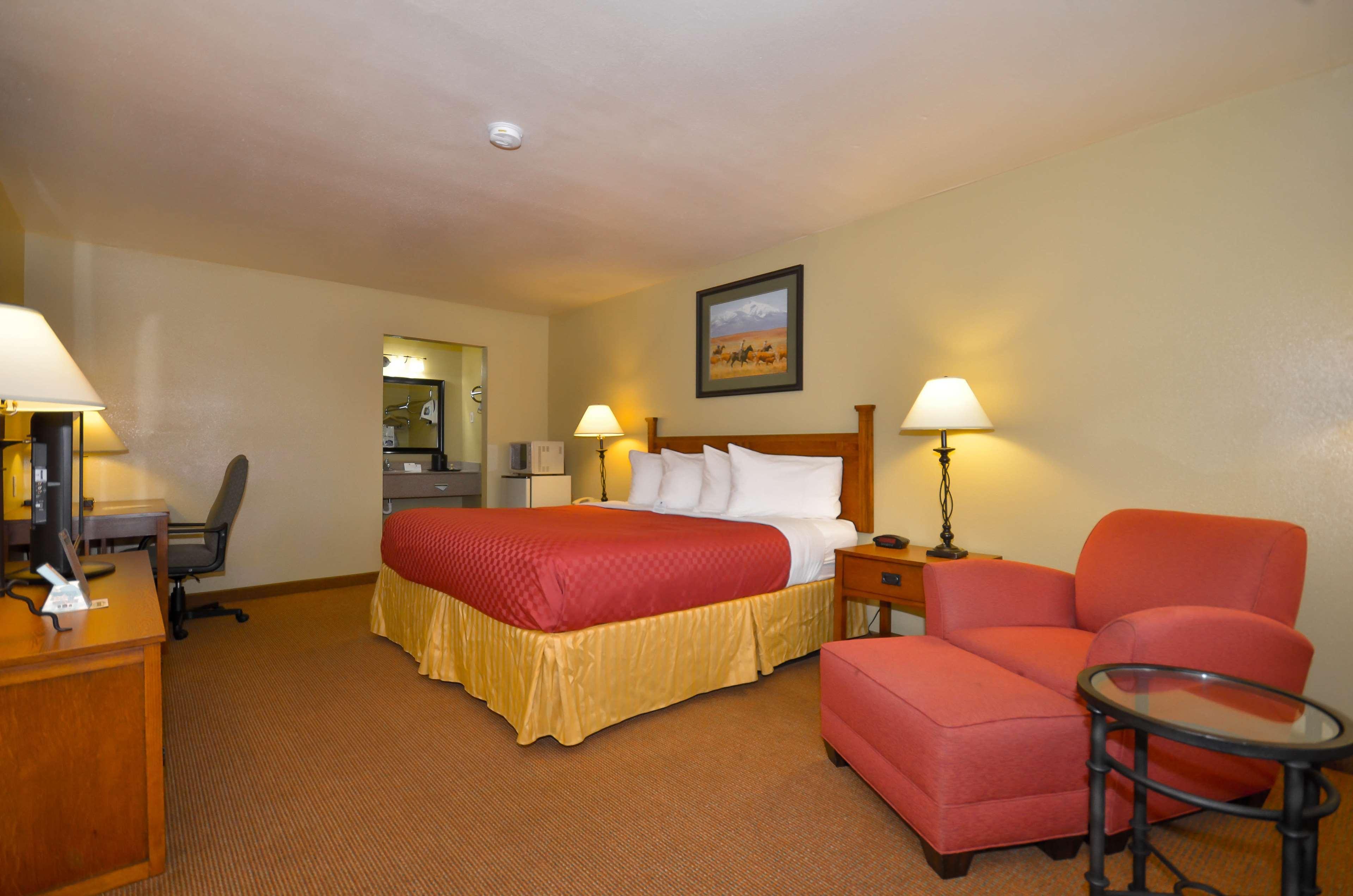 Best Western Executive Inn Hallettsville Exterior photo