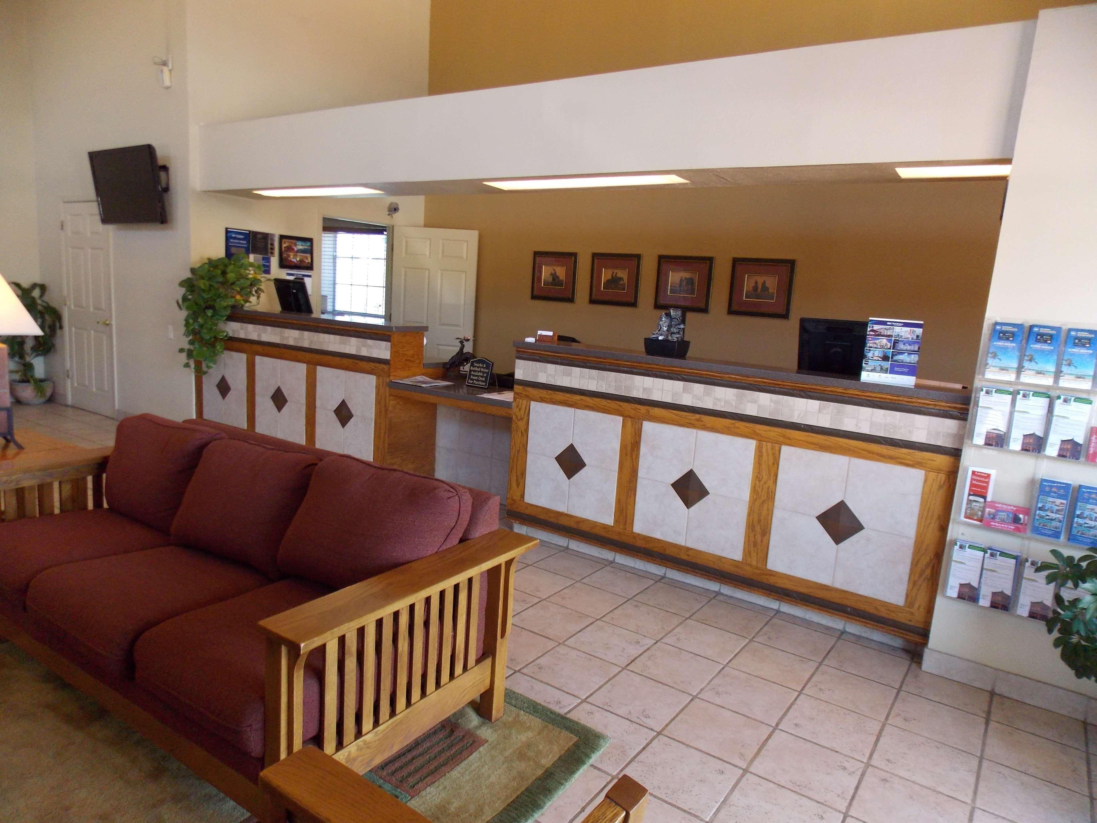 Best Western Executive Inn Hallettsville Exterior photo