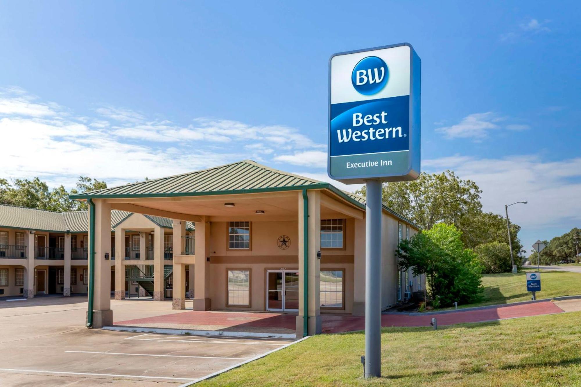 Best Western Executive Inn Hallettsville Exterior photo