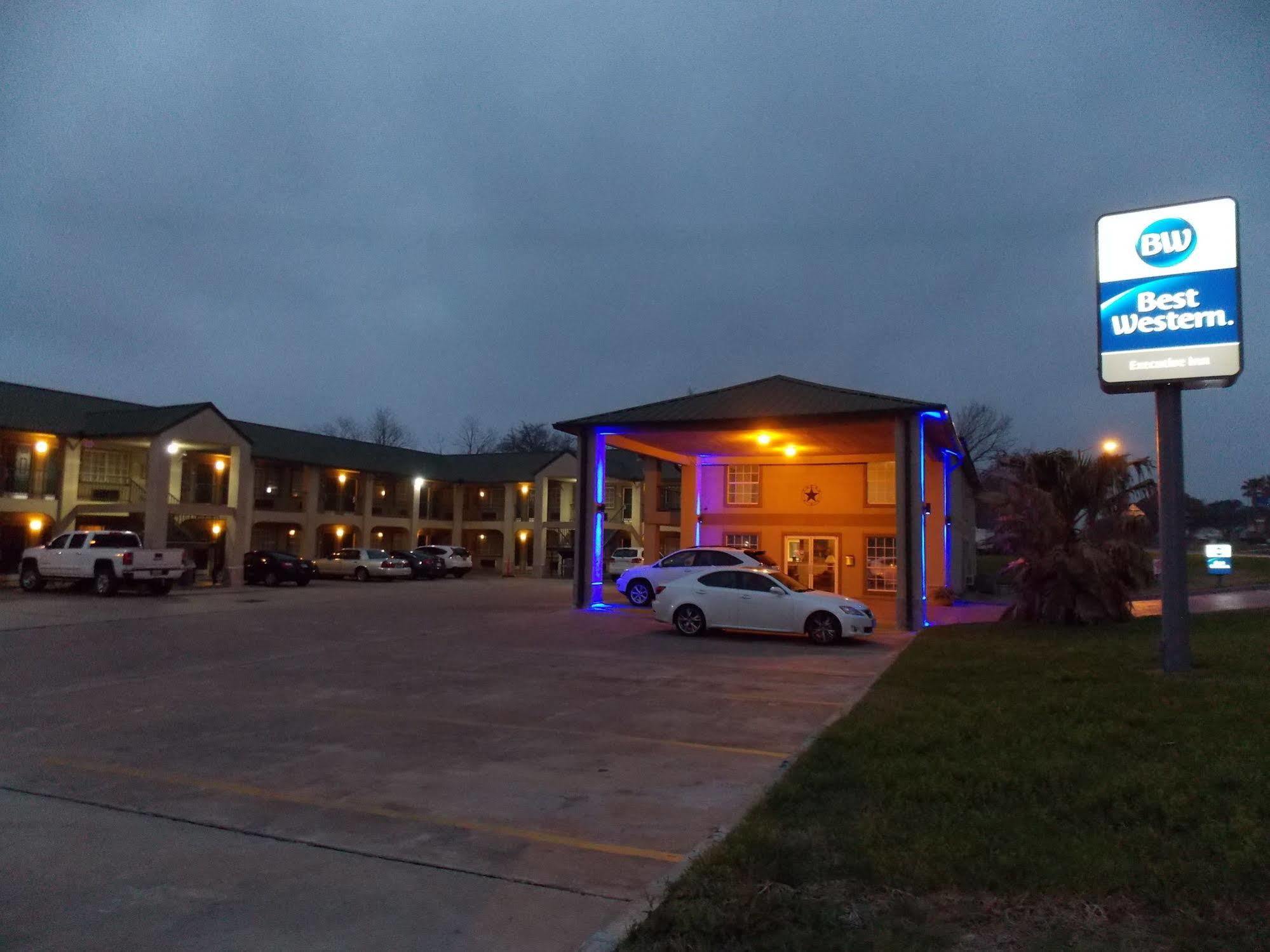 Best Western Executive Inn Hallettsville Exterior photo